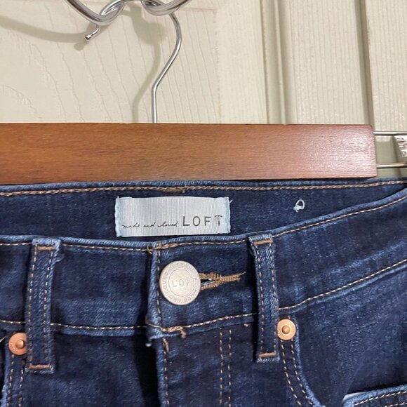 Made And Loved LOFT Womens Blue Dark Wash Stretch Raw Hem Skinny Jeans Size 0/25 - Picture 2 of 8